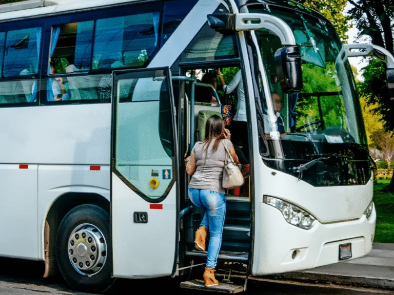 Tiesībsargs lūdz pašvaldības skaidrojumu par skolēnu pārvadājumiem