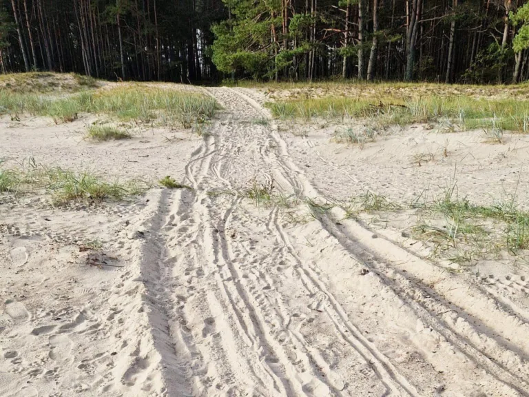Par kāpu izbraukātājiem jāziņo policijai