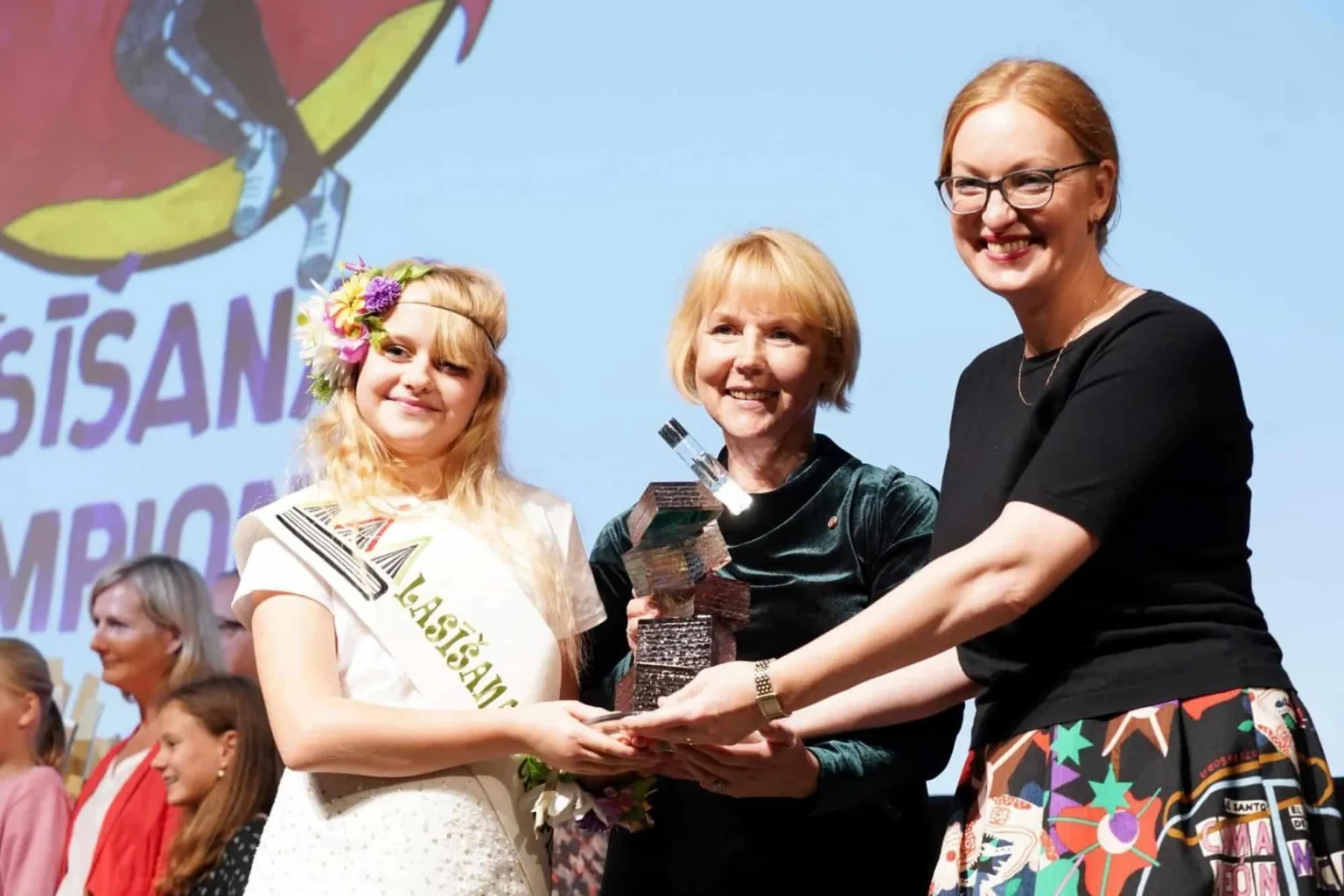 Dundagas vidusskolas skolniece — Skaļās lasīšanas čempione