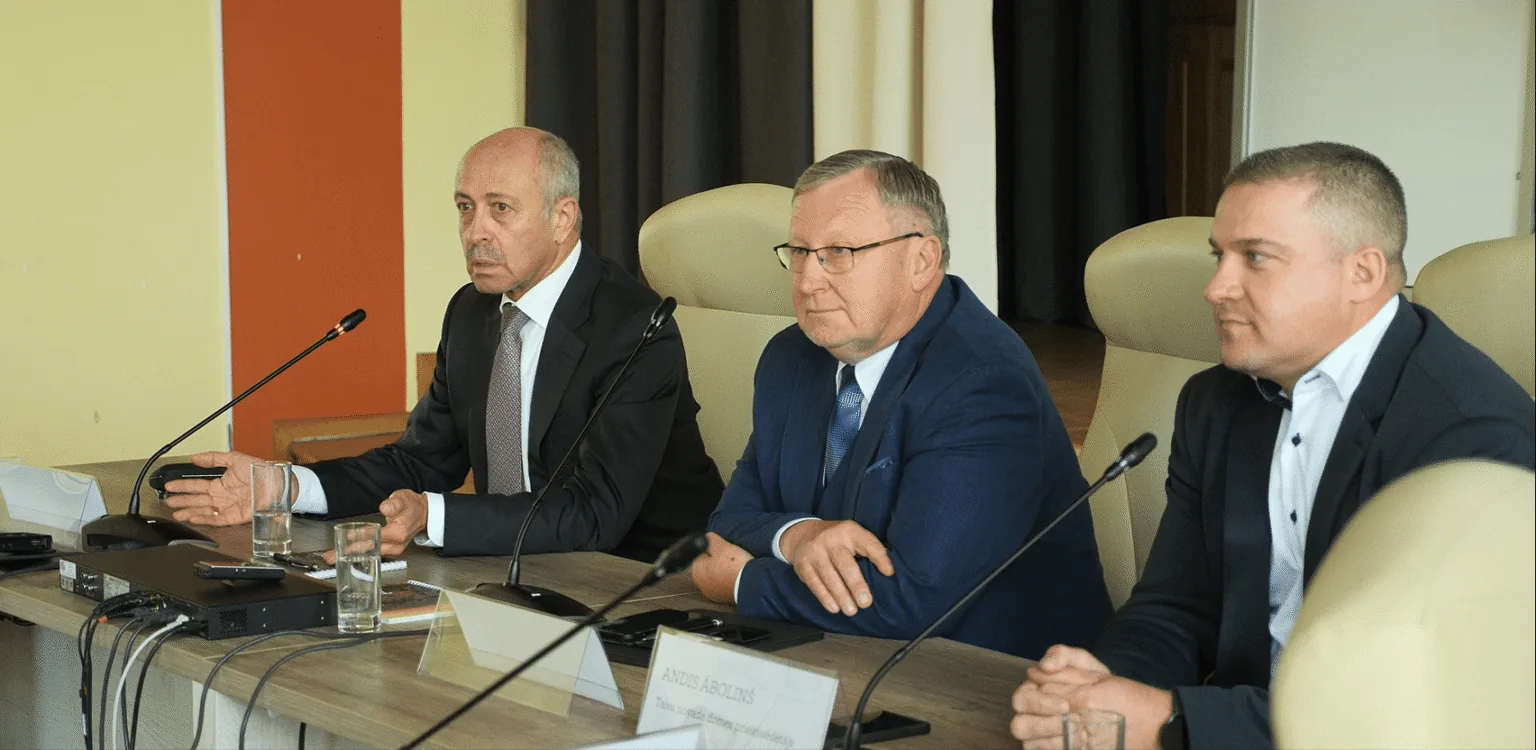 Saeimas Valsts pārvaldes un pašvaldības komisija vērtē situāciju Talsu novadā