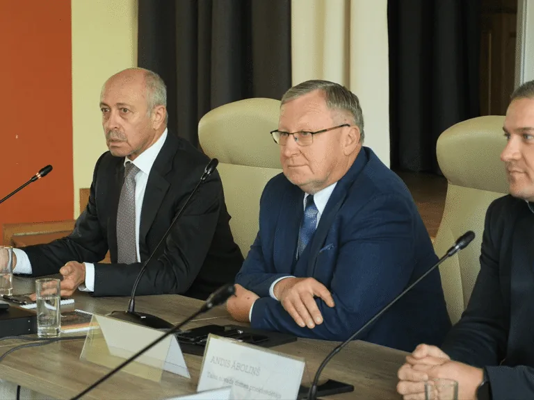 Saeimas Valsts pārvaldes un pašvaldības komisija vērtē situāciju Talsu novadā