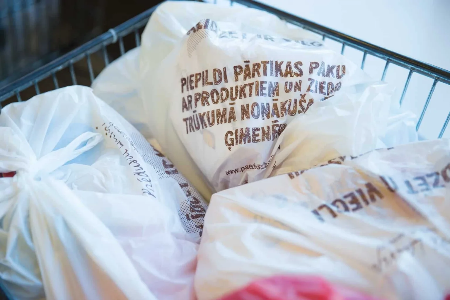 Akcijā Talsos piepildītas 65 pārtikas pakas