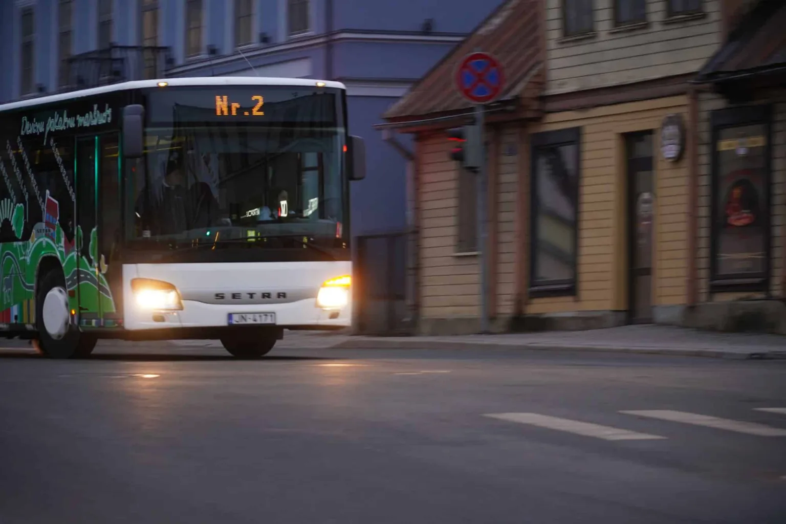 Pārkārto un optimizē autobusu reisus