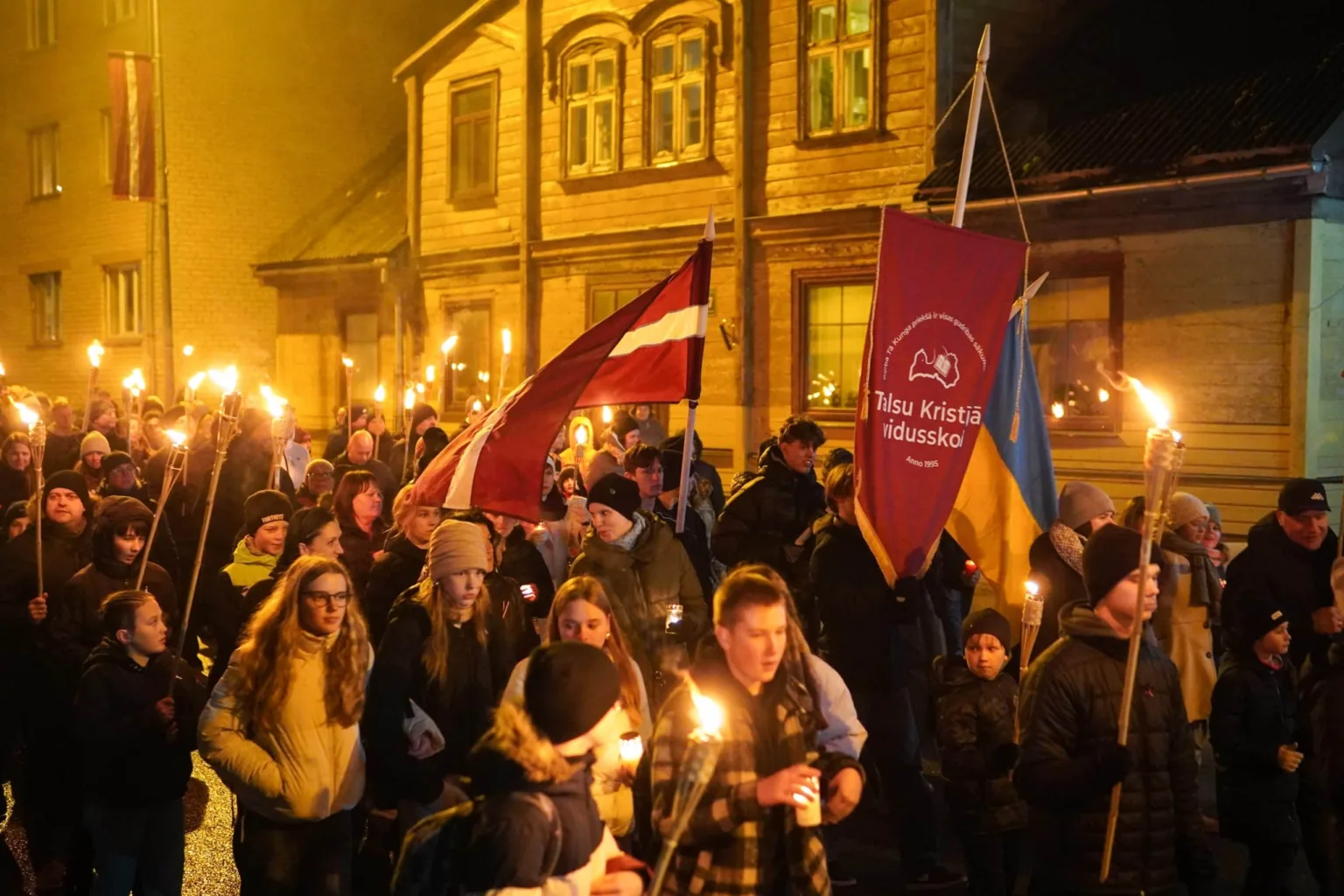 Galerija: Lāčplēša dienas lāpu gājiens “Gaismas ceļš”