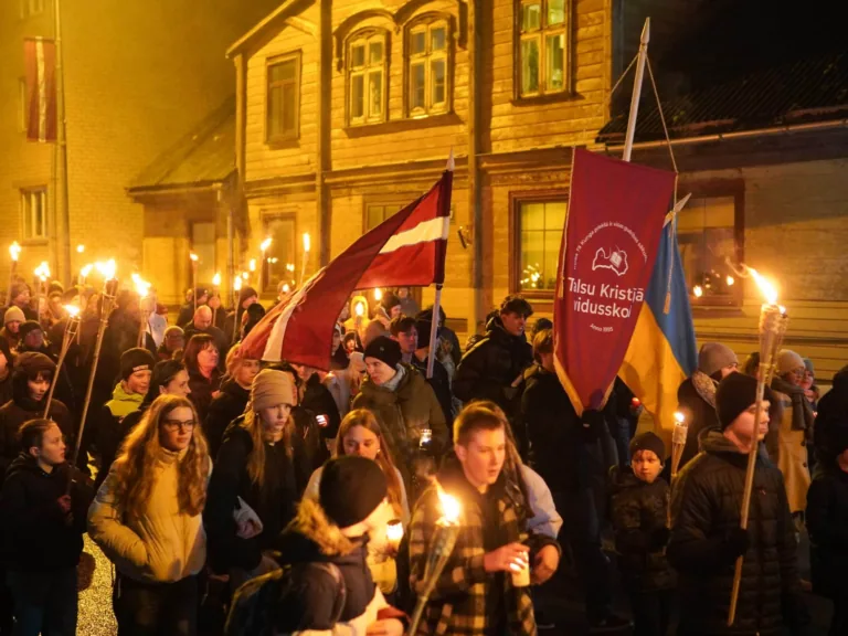 Galerija: Lāčplēša dienas lāpu gājiens “Gaismas ceļš”