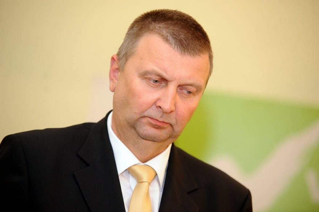 Bijušais izpilddirektors pašvaldībai samaksājis piespriesto kompensāciju