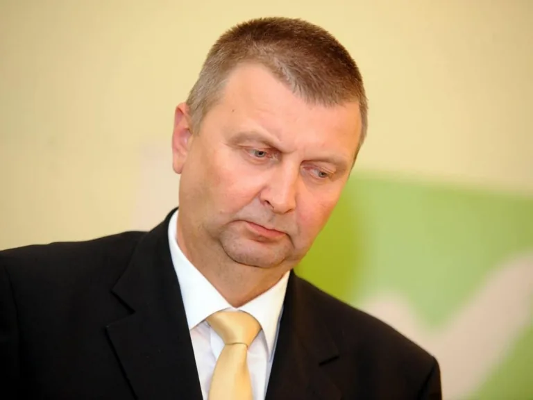Bijušais izpilddirektors pašvaldībai samaksājis piespriesto kompensāciju