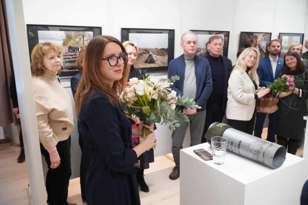 1053. kara dienā Pedvālē atklāj izstādi «Kara piezīmes. Ukraina»