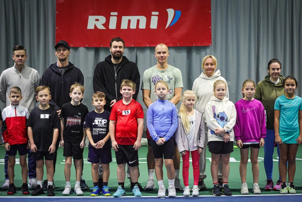 «Rimi» un Ernesta Gulbja fonds arī šogad turpinās atbalstīt jaunos tenisistus
