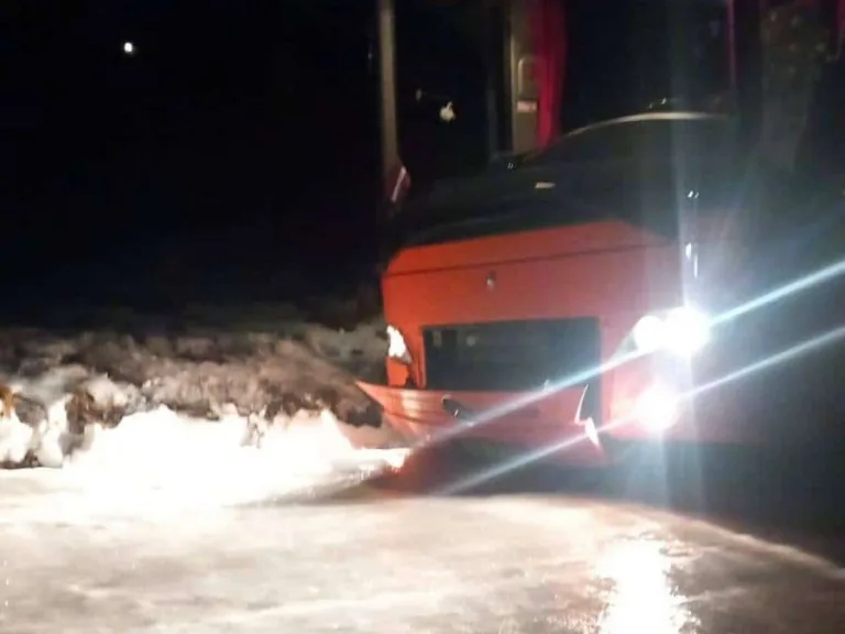 Pa lauku ceļiem ne braukt, bet spoguļoties