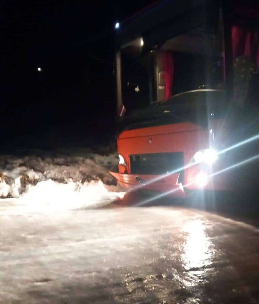 Pa lauku ceļiem ne braukt, bet spoguļoties