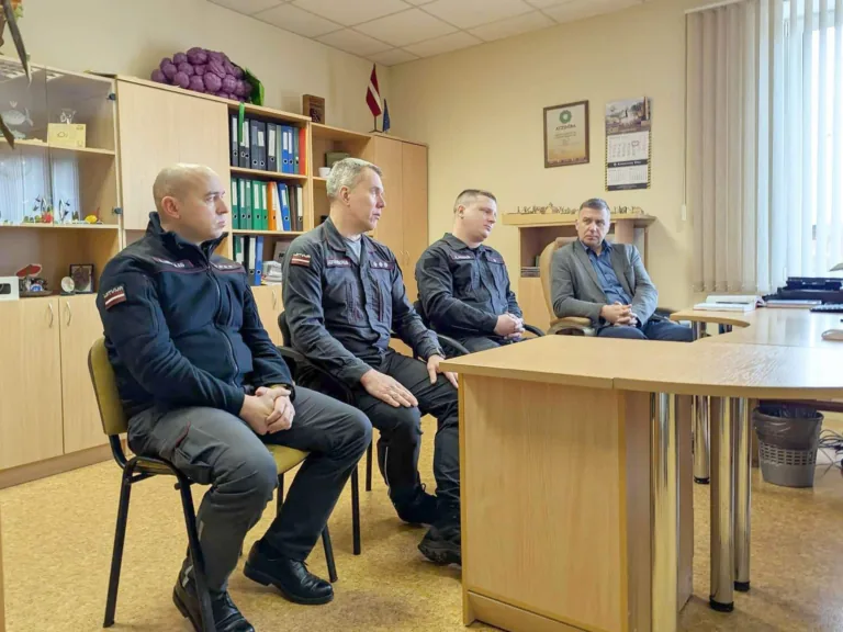 VUGD apmāca Sabiles brīvprātīgos ugunsdzēsējus