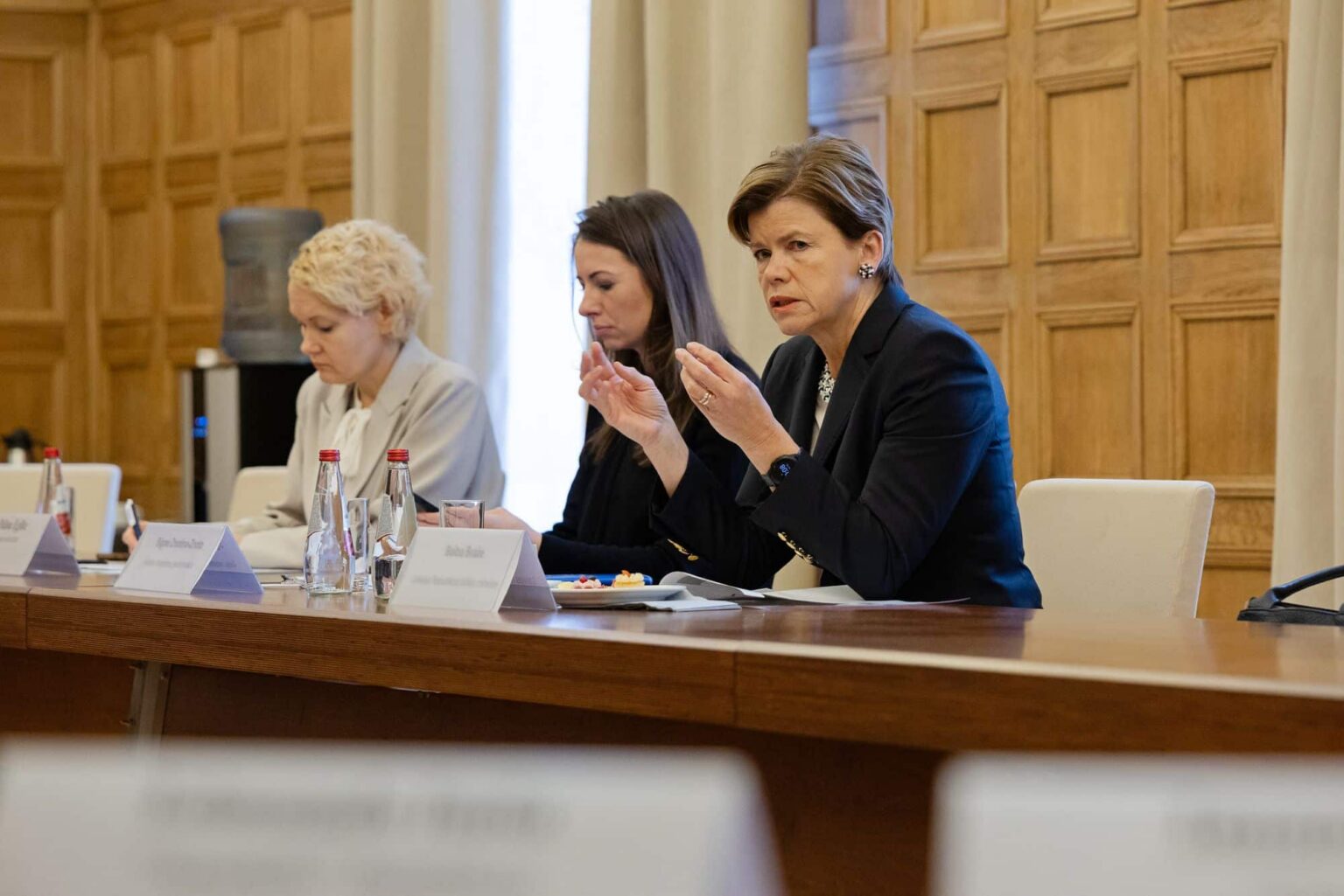 Ministri aicina nesatraukties, bet vēsu prātu sekot līdzi informācijai
