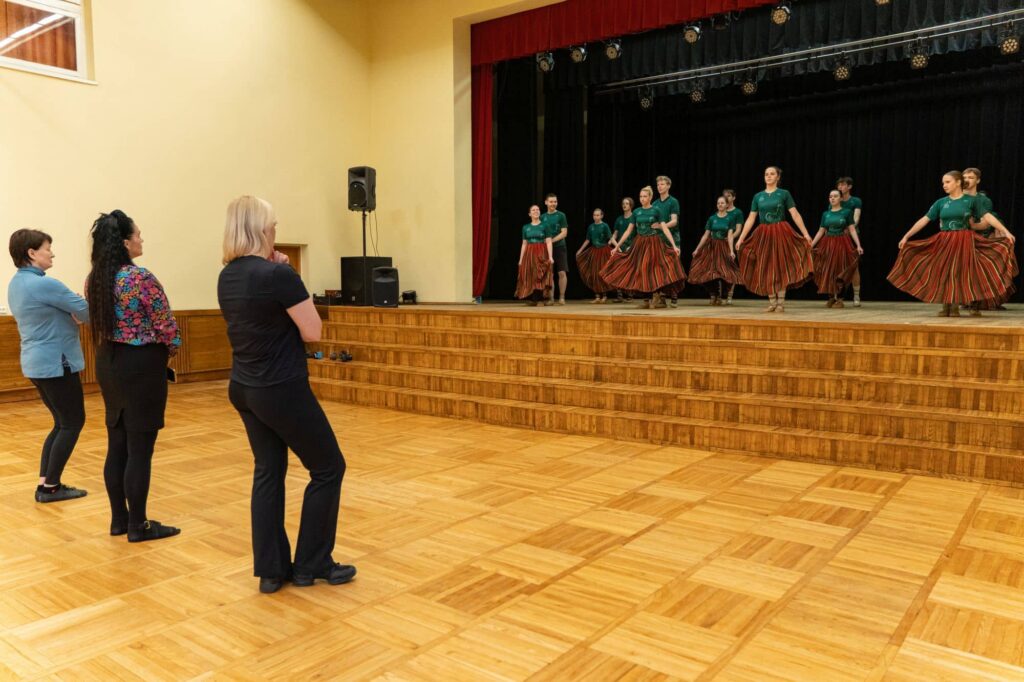 Uz laukuma deju lielkoncertā svarīgs ik sīkums