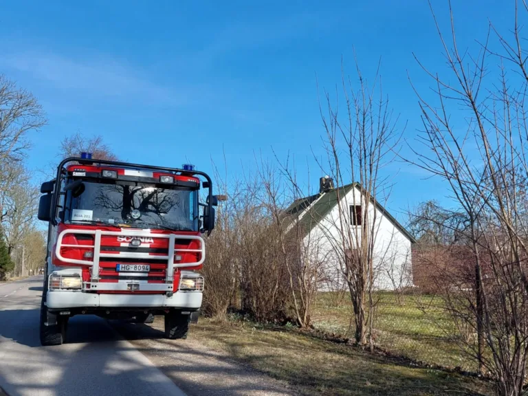 Sabilē degusi kūla 1,1 hektāra platībā, Vandzenē – skurstenī aizdegušies sodrēji