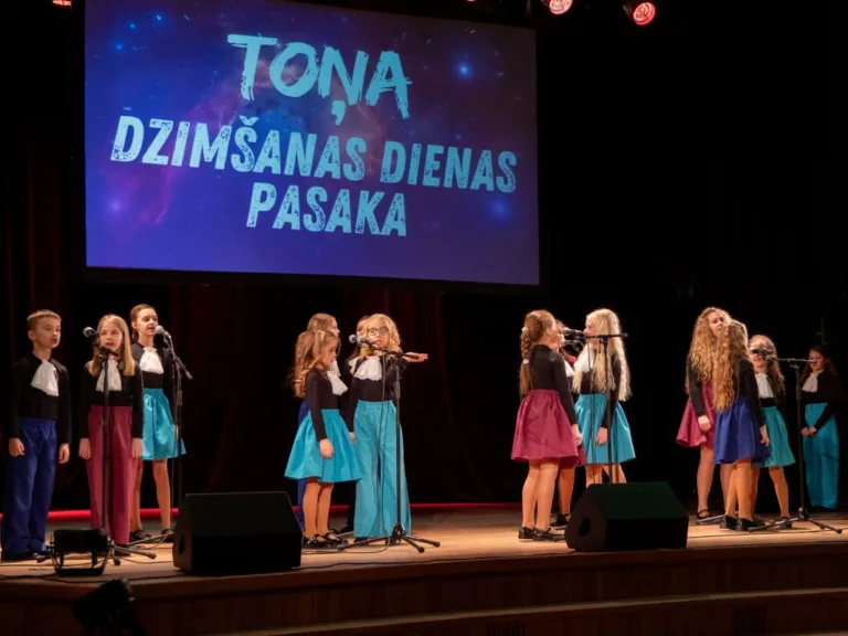 Vokālā studija «Tonis» ar pasaku dziesmu koncertu svin 25. jubileju