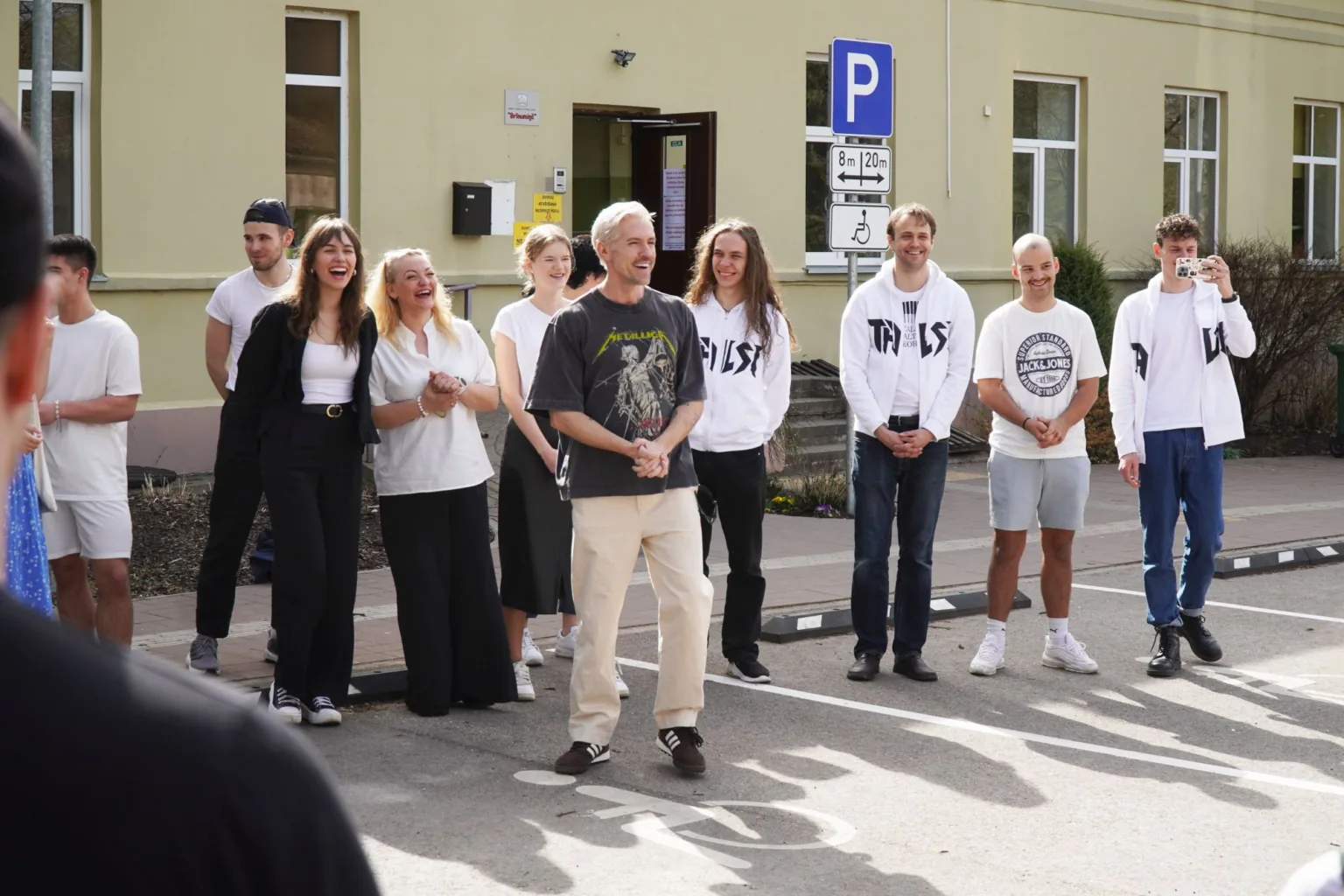 Talsu baltais koris viesojās «Brīnumiņā»