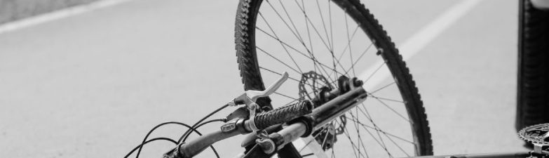 Rojas pagastā letāli notriekts velosipēdists.