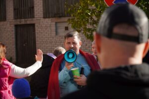 Vispār kājas jūt, muskuļus jūt, bet apmierinājums ir nenormāli liels. Viss ir tā, kā es biju plānojis. Tieši šādi es arī vēlējos justies — gan īstas sāpes izjust, gan tieši šīs emocijas, kas bija pēc skrējiena un vēl nav atgājušas, vienkārši crazy, labais! Kā jau es esmu kādreiz teicis, man likās, ka esmu tāds bezjūtīgs cilvēks, un atkal šajā gadā jau otro reizi pierādījās, ka tas tā nav. 