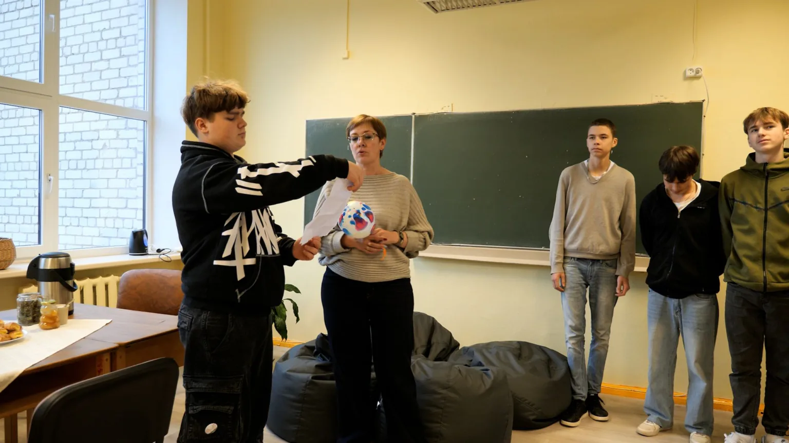 Sabiles pamatskolas jaunieši izveido sev telpu, kur pabūt brīvajā laikā