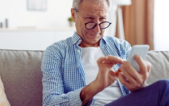 Aicina sekot līdzi senioru parakstītajiem līgumiem; «Bite Latvija» skaidro savu rīcību