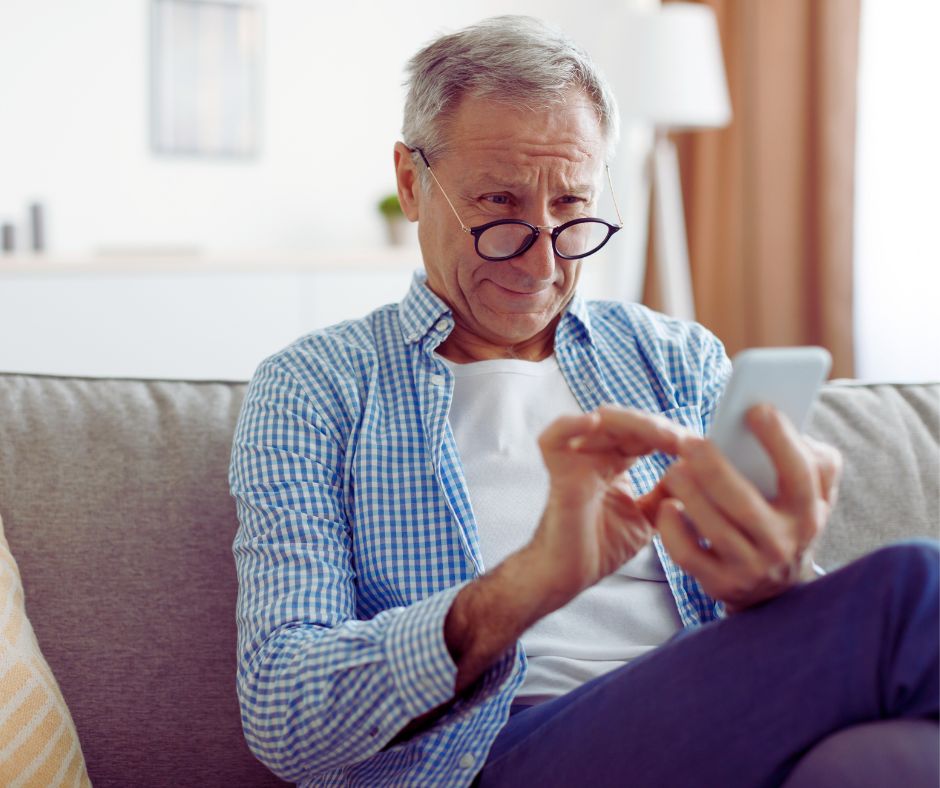 Aicina sekot līdzi senioru parakstītajiem līgumiem; «Bite Latvija» skaidro savu rīcību