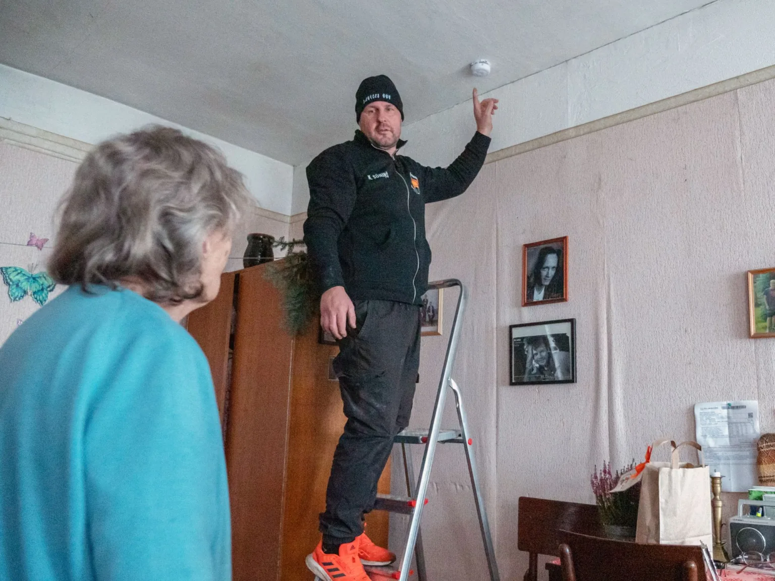 Sabiles BUB senioriem uzstāda dūmu detektorus
