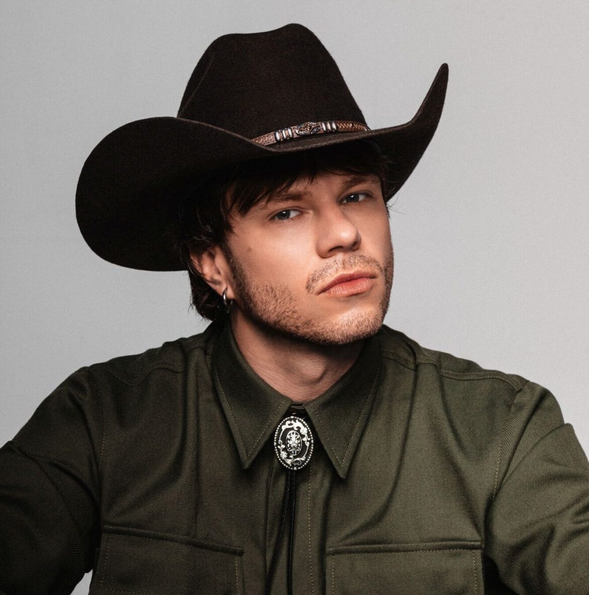 Reperis ar kantri sirdī — Rolands če