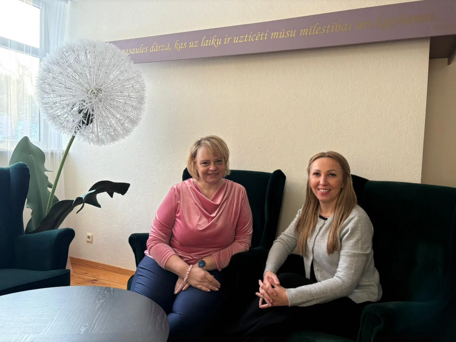 Smagi, bet svētīgi: kur spēkus atgūst «mammu mammas» un dzimst cerība pusaudžiem