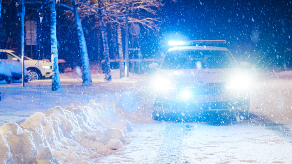 Valsts policija brīdina: tumsa uz ceļa var būt liktenīga