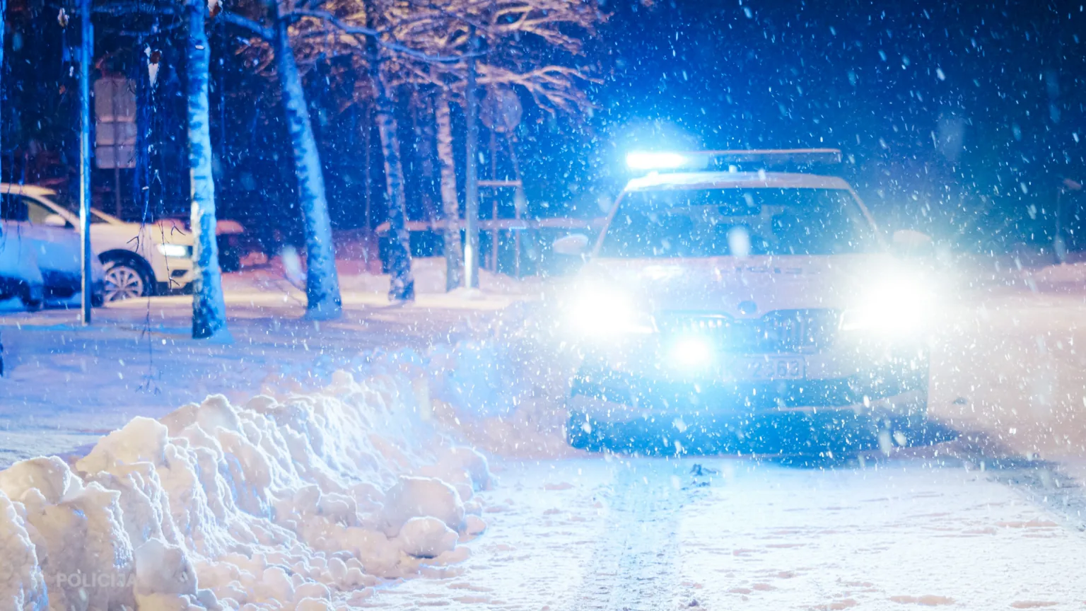 Valsts policija brīdina: tumsa uz ceļa var būt liktenīga