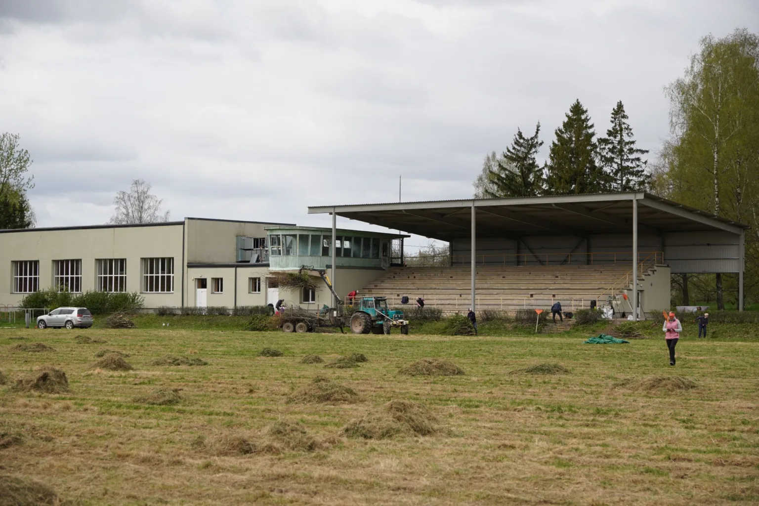 Laidzes tehnikuma sporta zāles un stadiona apgūšana joprojām procesā