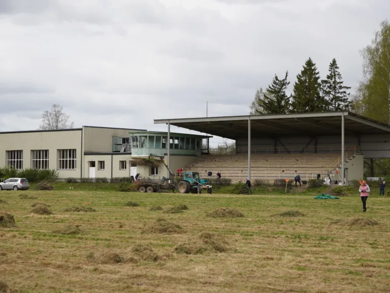 Laidzes tehnikuma sporta zāles un stadiona apgūšana joprojām procesā