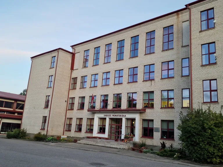 Sabiles pamatskola saņem negaidītu 5000 eiro atbalstu sportam