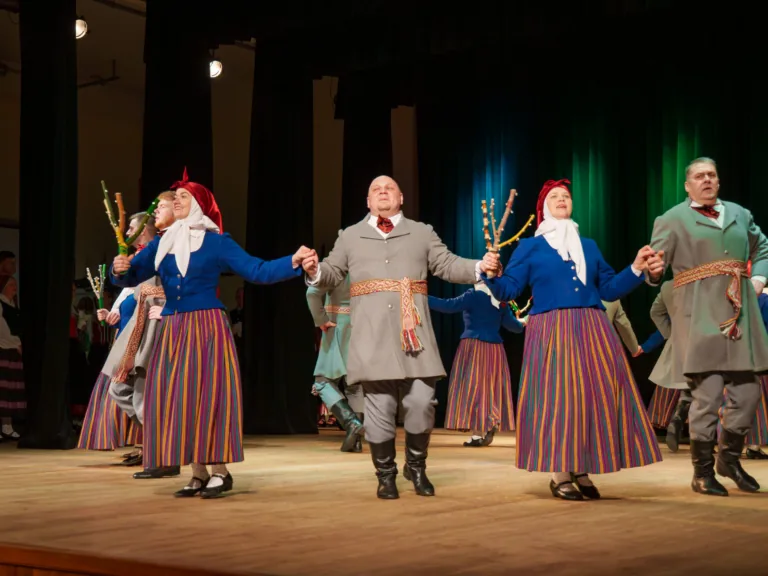 Pastendes kultūras namā tikās Talsu novada tautisko deju kolektīvi