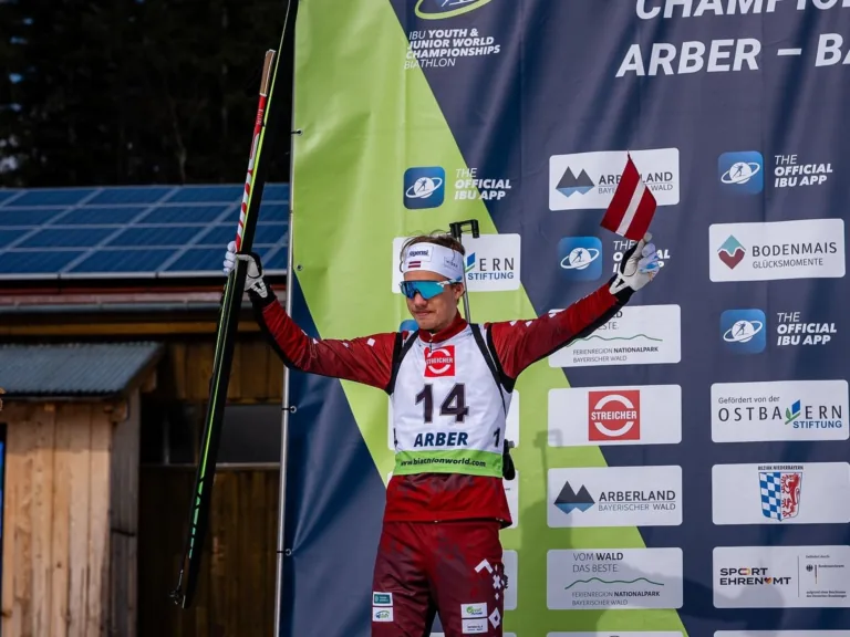 Talsos svinīgi sagaida pasaules vicečempionu biatlonā Rihardu Lozberu