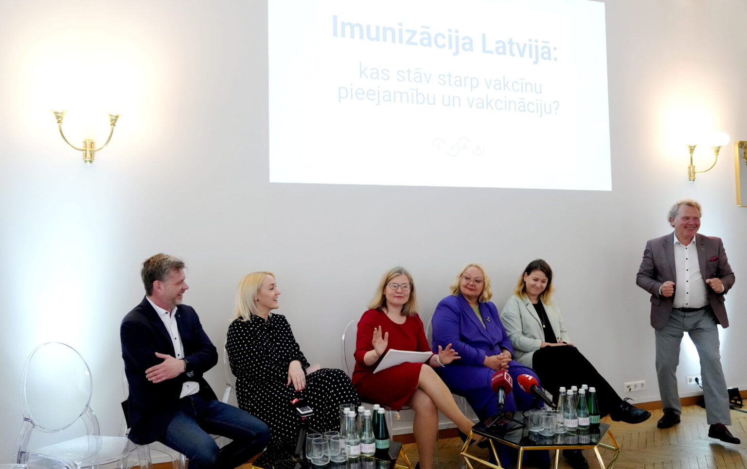 Latvijā vakcīnas ir pieejamas, bet sabiedrība joprojām nav pasargāta