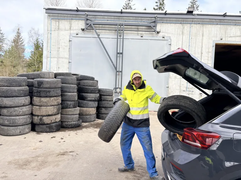 Neizmet mežā, bet nodod pārstrādei! Šodien un rīt poligonā «Janvāri» pieņem nolietotās riepas