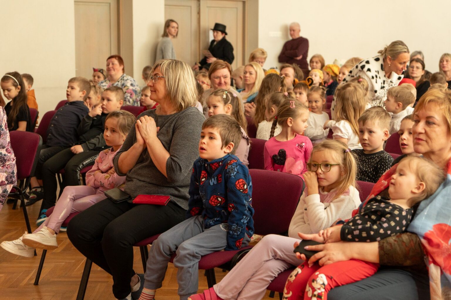 Teātra dienā Virbos tikās deviņi mazo aktieru kolektīvi