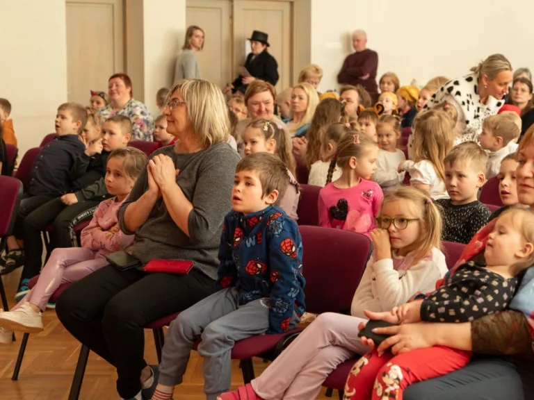 Teātra dienā Virbos tikās deviņi mazo aktieru kolektīvi