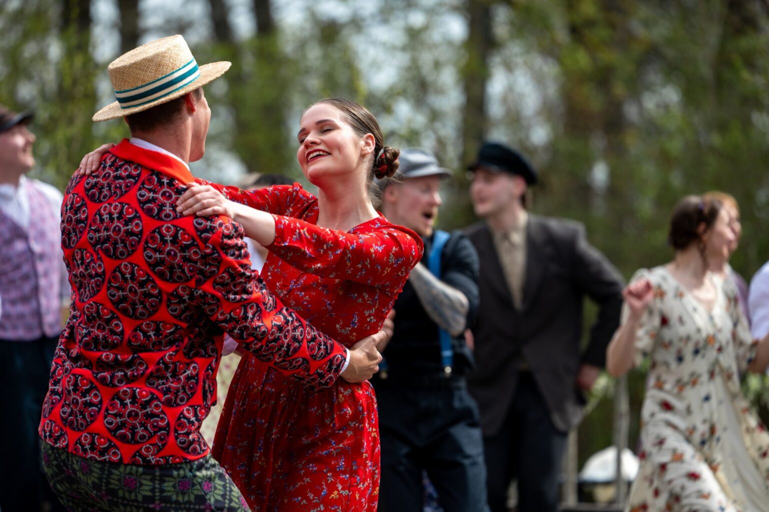 Skrundā aizvadīta grandioza izrādīšanās balle