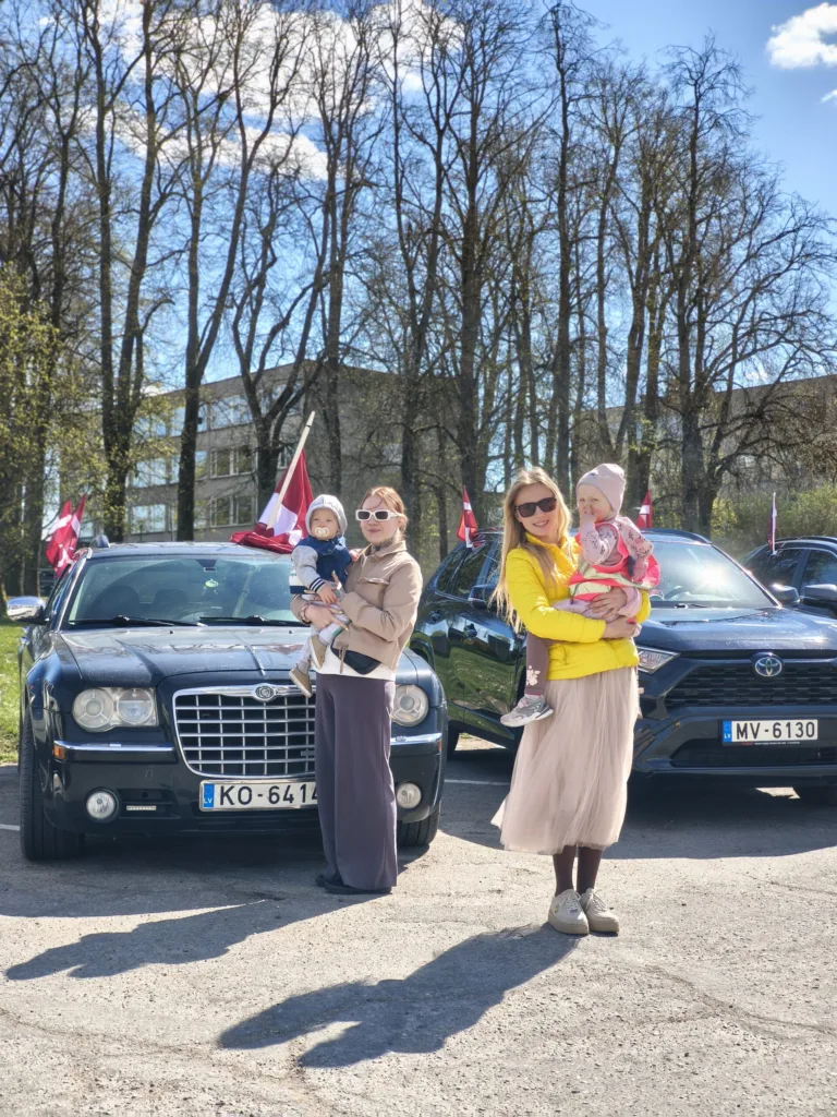 Talsu novadā vienojas patriotiskā karogu braucienā; raksts+fotogalerija