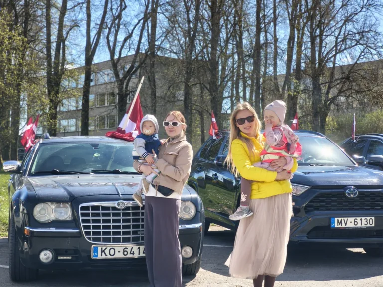 Talsu novadā vienojas patriotiskā karogu braucienā; raksts+fotogalerija