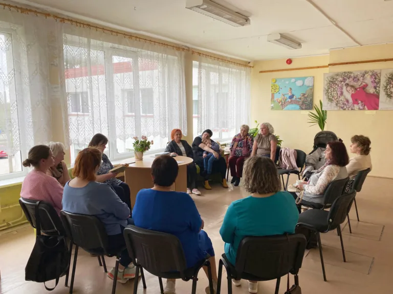 Sajust līdzcilvēku aiz diagnozes. Izstāde «Sapņu tilti» Dundagā māca līdzāspastāvēšanu