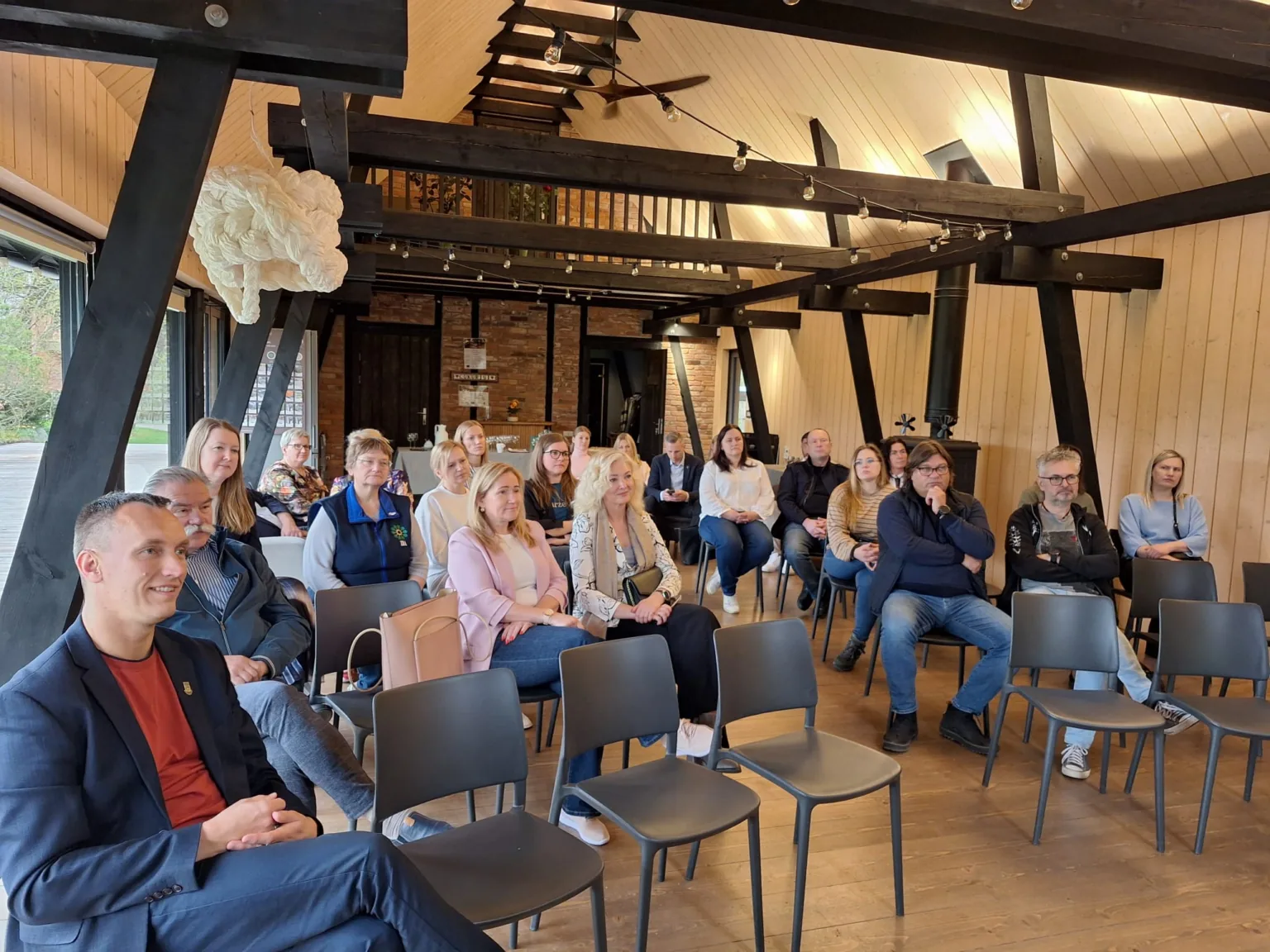 Uzņēmēji un atbalsta organizācijas tiekas «Talsu novada uzņēmēju brokastīs»