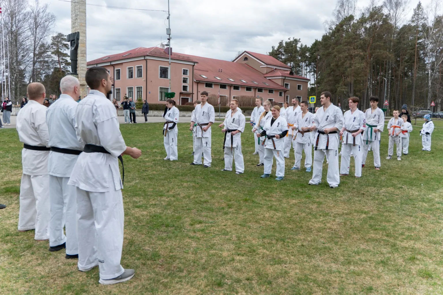 Sena japāņu tradīcija Hanami iedzīvināta arī Rojā