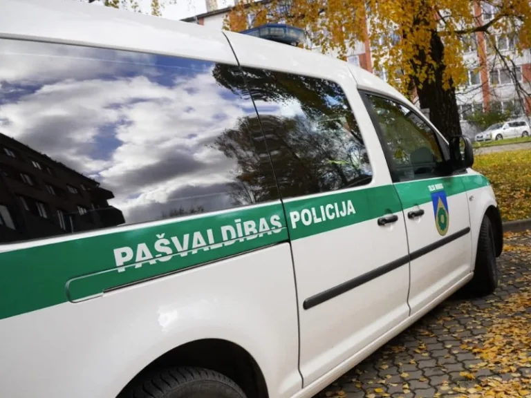 Trokšņošana un jauniešu patvaļa Rojā: pašvaldības policijas apskats