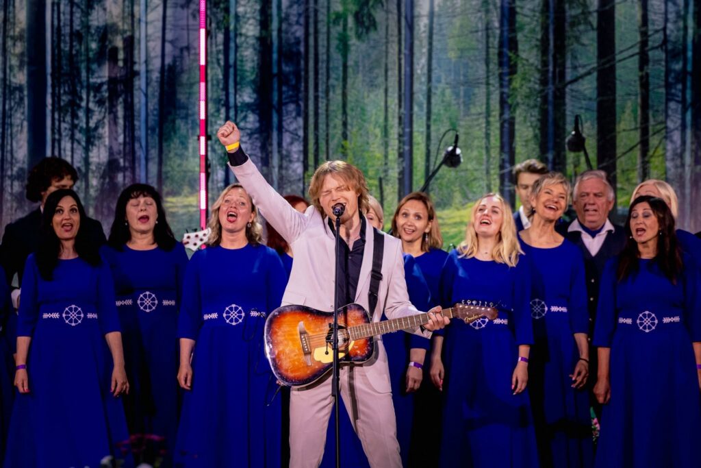 Raidījuma “Latvijas Sirdsdziesma” finālā uzvar Edvards Strazdiņš