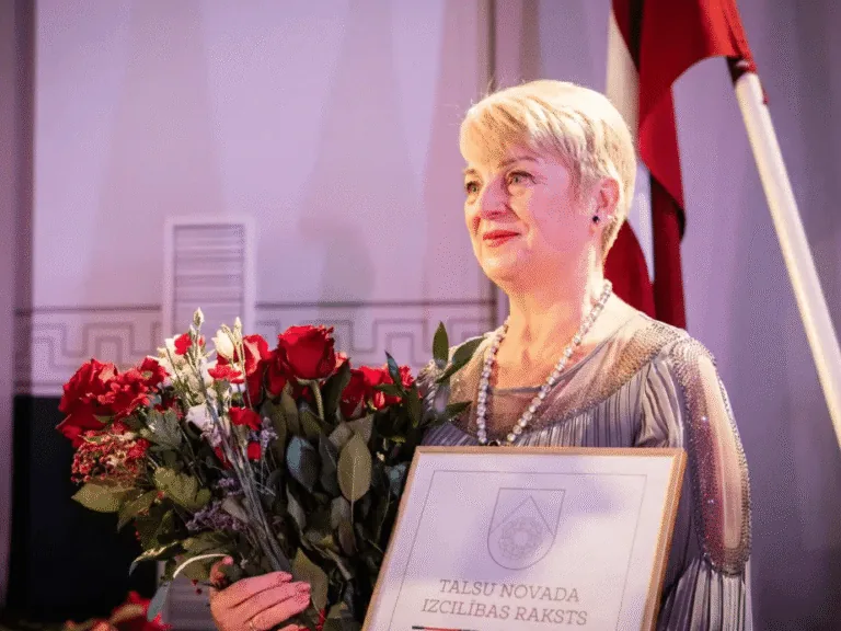 Bijušajai Talsu BJC vadītājai Doloresai Leperei pasniegts Ministru kabineta Atzinības raksts