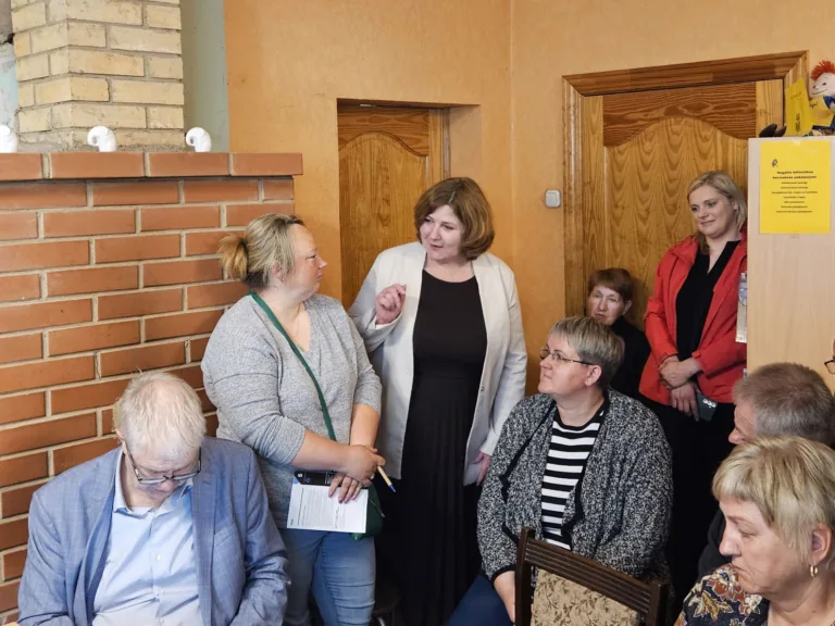 Ārlavas pagasta iedzīvotāji cer uz sakārtotiem ceļiem